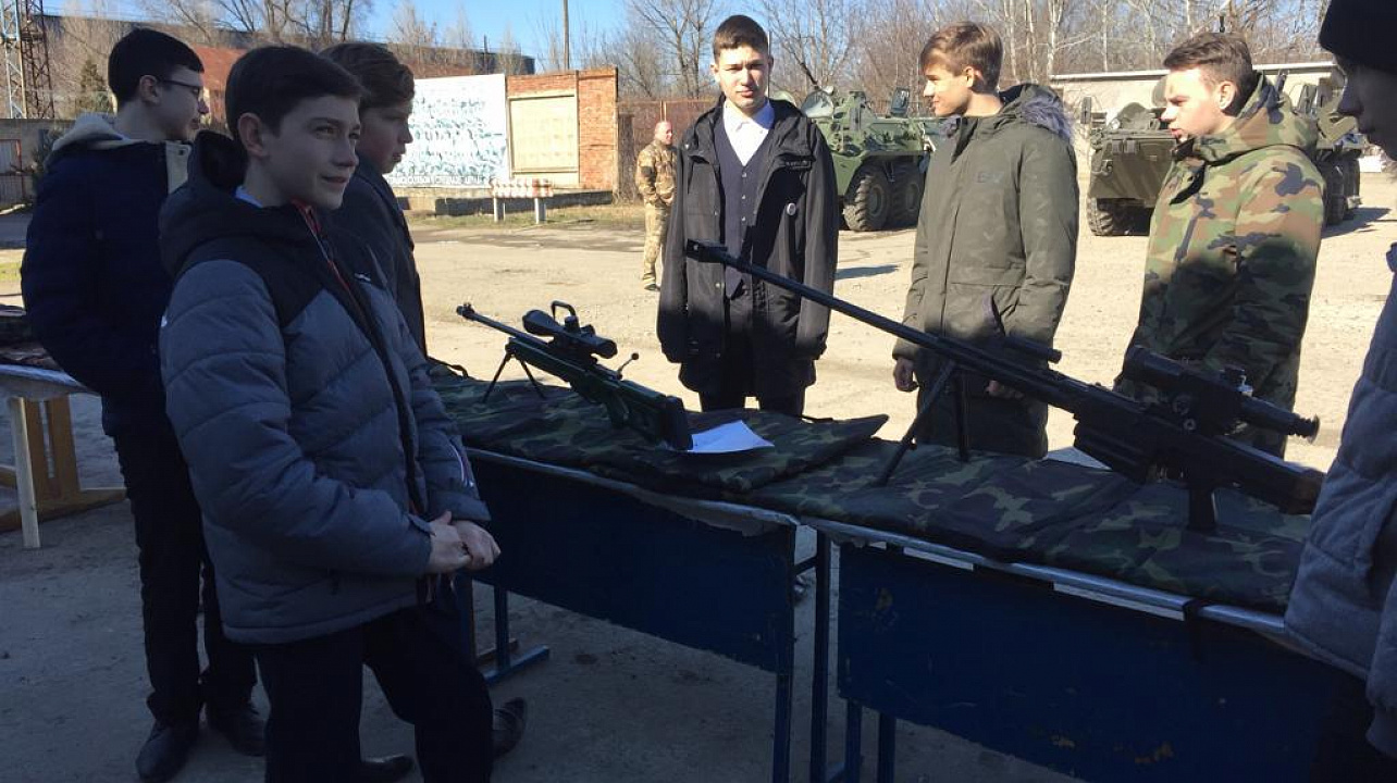 Казаки и ученики школы № 60 посетили воинскую часть