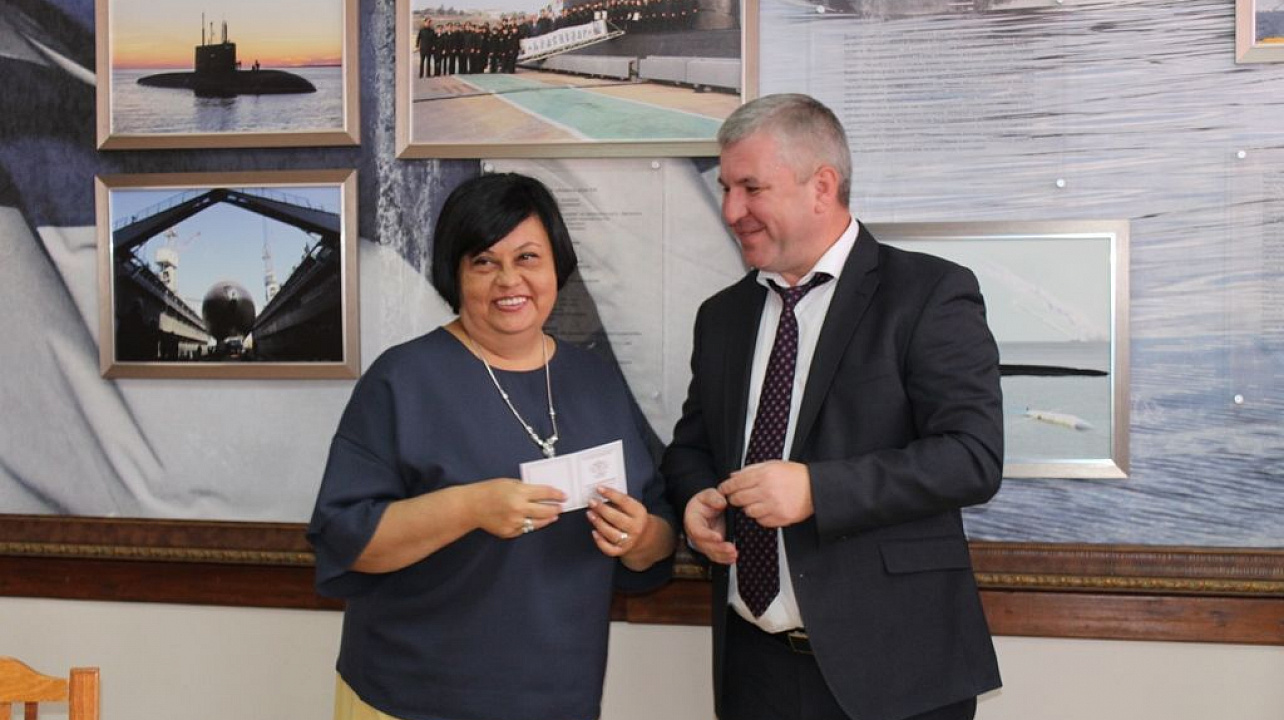 Педагоги Западного округа принимают поздравления с профессиональным праздником