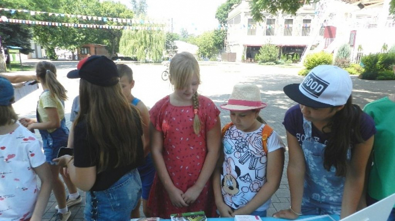 Сотрудники библиотеки им. Н.А. Некрасова организовали акцию «Спасем себя и мир от наркотиков»