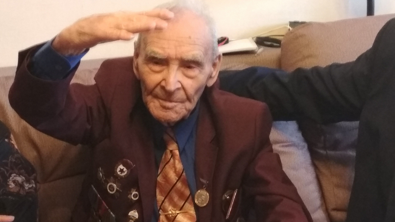 Председатель Городской Думы Краснодара и глава администрации Карасунского округа поздравили ветерана Николая Литвина с 76-й годовщиной освобождения Краснодара