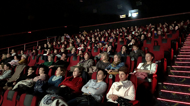 Заместитель председателя городской Думы Галина Ермакова организовала поход в кинотеатр для актива общественности Прикубанского округа