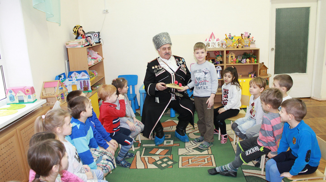 В детском саду № 234 прошла встреча с подъесаулом Юрием Михайловичем Кулабуховым