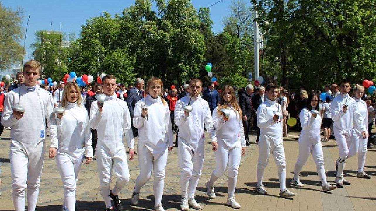 Жители Центрального округа приняли участие в первомайском шествии