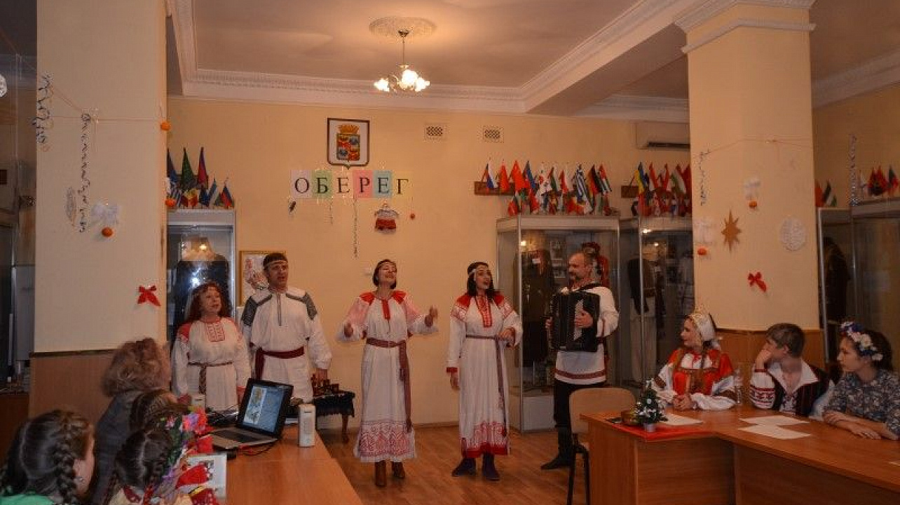 Заседание молодёжного клуба «Оберег» посвятили зимним обычаям и традициям славян (5).JPG