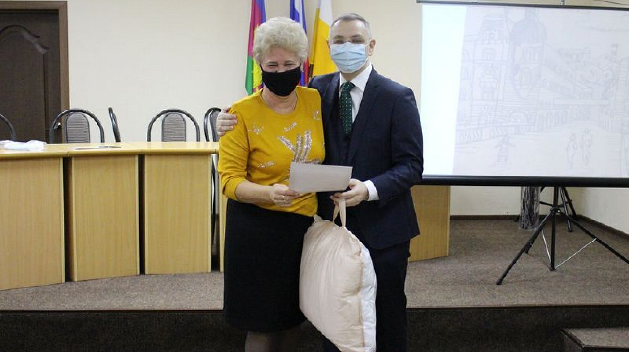 Сегодня в администрации Центрального округа чествовали победителей конкурса рисунков