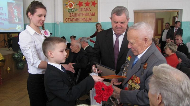 В Центральном округе чествовали ветеранов Сталинградской битвы