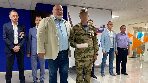 В кубанской столице 15 участникам СВО вручили удостоверения ветеранов боевых действий