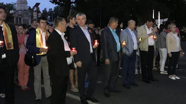 Жители Западного округа приняли участие в траурно-торжественных мероприятиях, посвященных Дню памяти и скорби