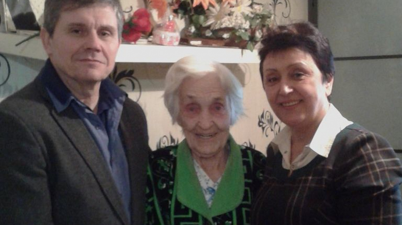Малолетнюю узницу концлагерей поздравили с 90-летием и вручили юбилейную медаль в честь Победы