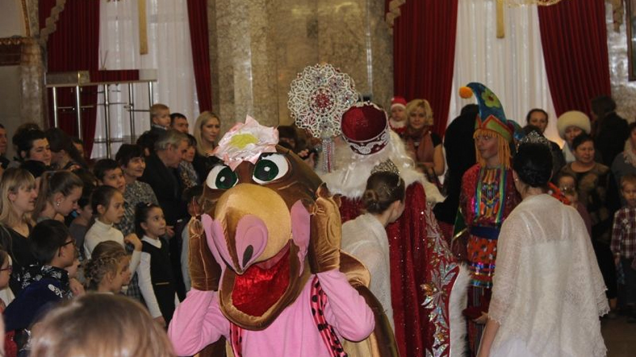 Для детей из социально-незащищенных семей Центрального округа прошел новогодний праздник