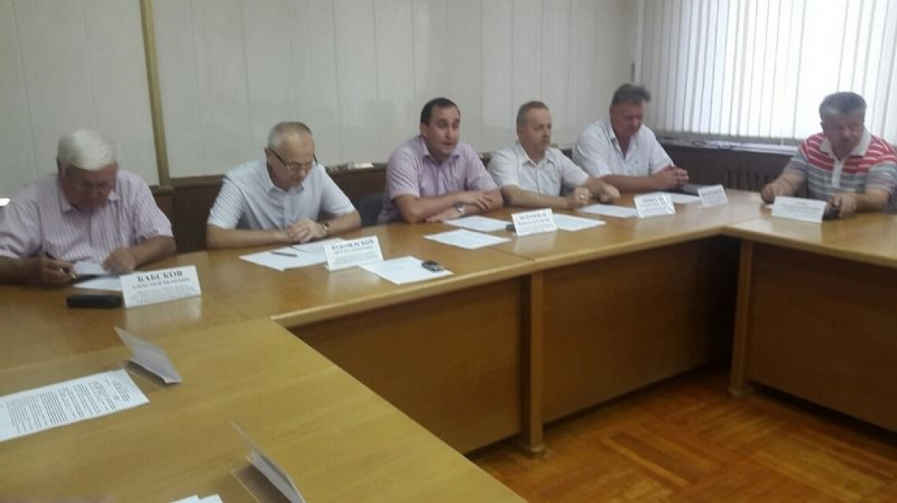 На Совете общественности Прикубанского округа Константин Бондарев представил свою новую книгу.jpg