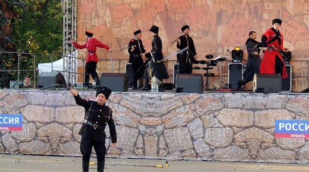 Казаки показали удаль на фестивале «Эфес Кубани»