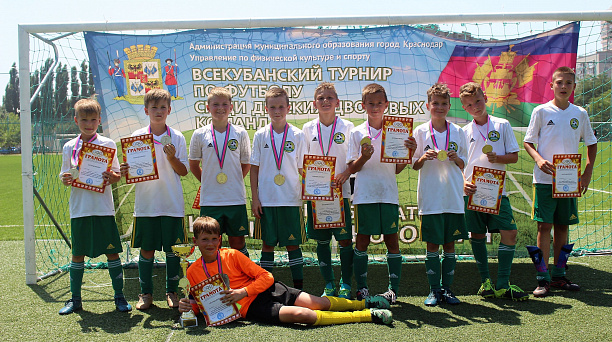 Маленькие футболисты вышли в зональный этап по футболу