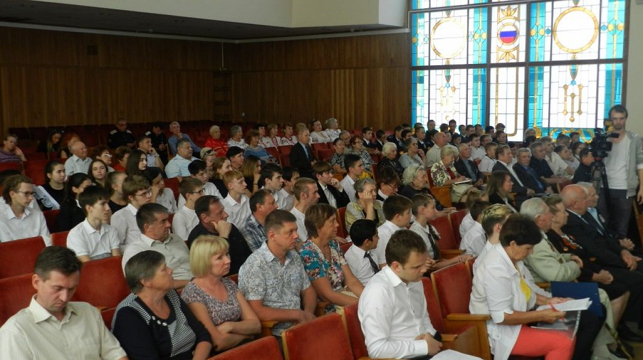 В Краснодарском муниципальном концертном зале состоялась премьера четвертого тома книги из серии «Забвению не подлежит»