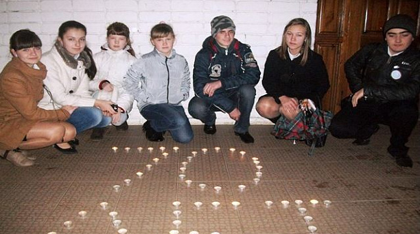 70 свечей зажгли учащиеся школы №16 в память о юбилее освобождения Краснодара