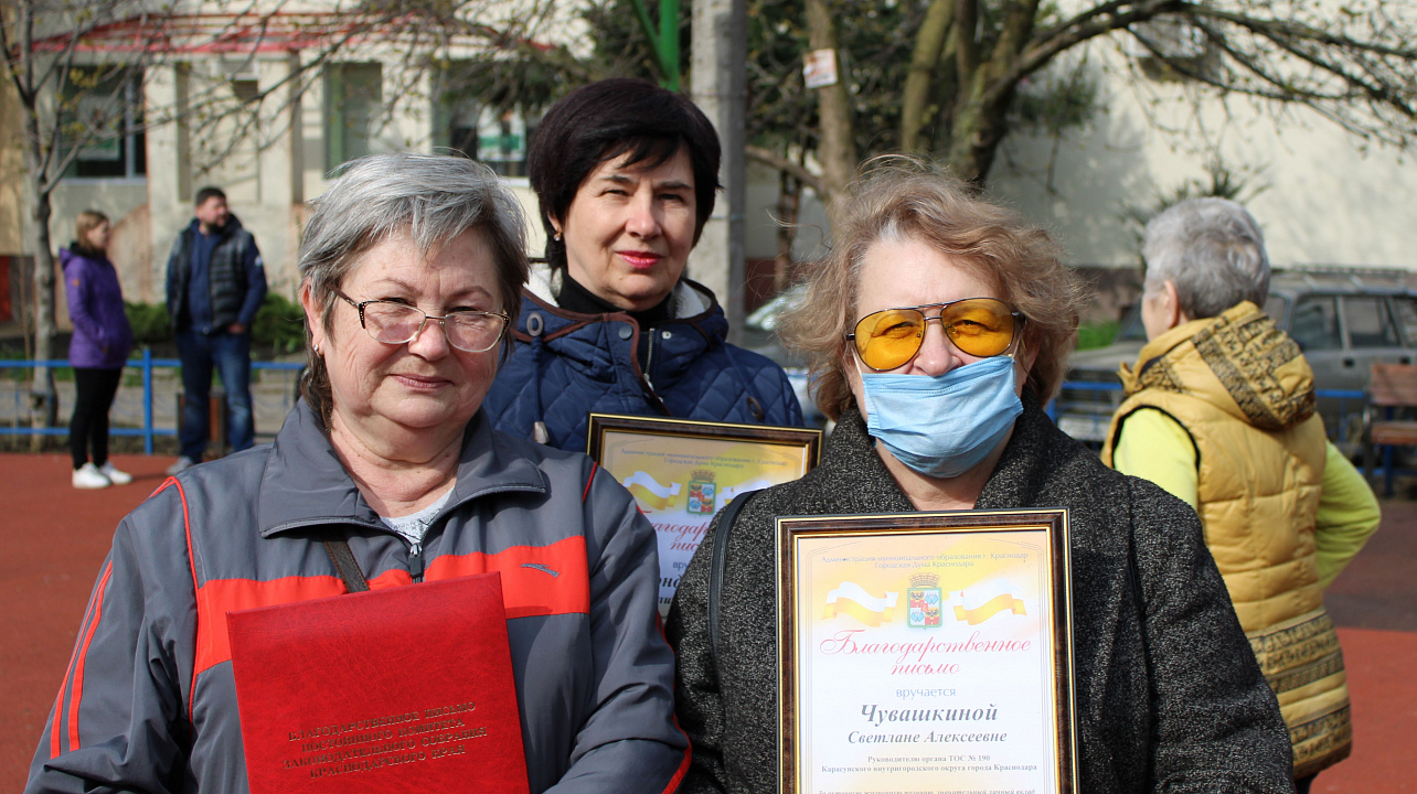 В сквере Комсомольский в честь Дня местного самоуправления высадили яблони, боярышник и кизил