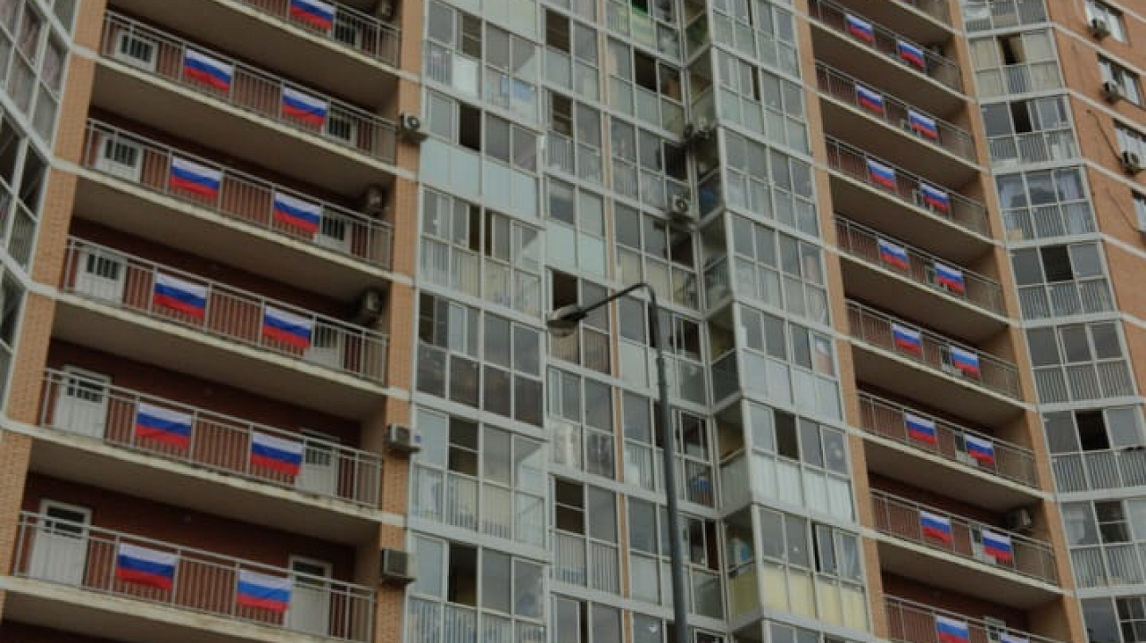 В Прикубанском округе празднуют День российского флага