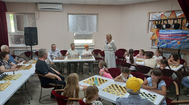 Участники шахматного клуба «Ход конём» отметили Международный день шахмат