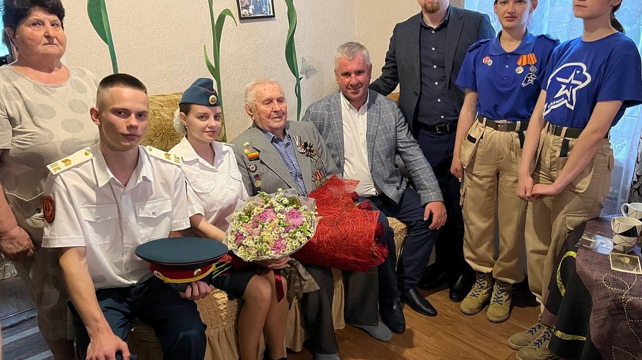 Сегодня памятную медаль к 80-летию победы в битве у Прохоровки вручили участнику войны Алексею Кирилловичу Щукину