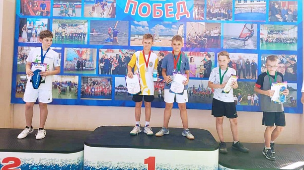 Лев Погуляй победил на Всероссийских соревнованиях по бадминтону