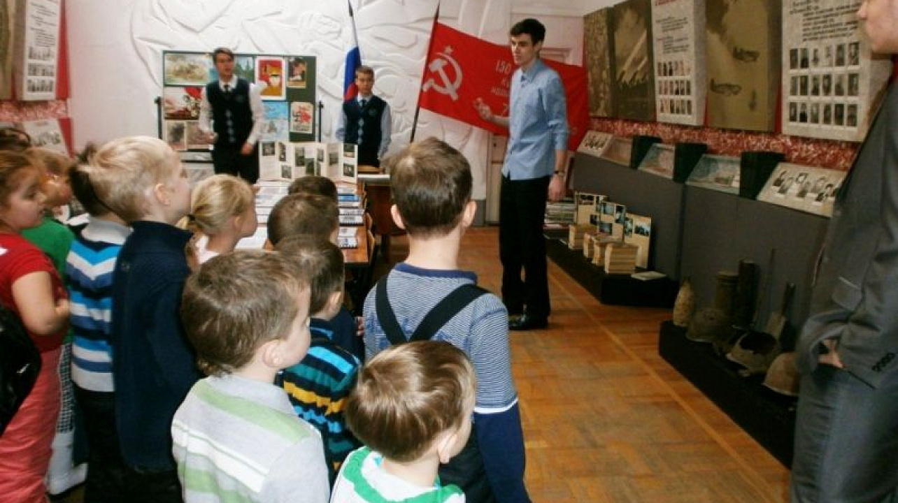 Старшеклассники гимназии № 87 Западного округа провели урок истории для малышей