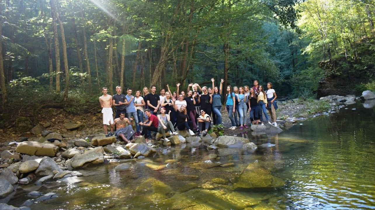 В муниципальном молодёжном лагере «Дубрава» прошел слёт молодёжи Западного округа