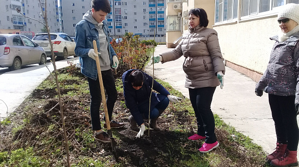 На улице Героя Яцкова прошел субботник