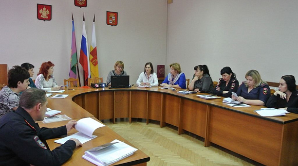В администрации Западного округа прошло совещание по профилактике безнадзорности среди несовершеннолетних