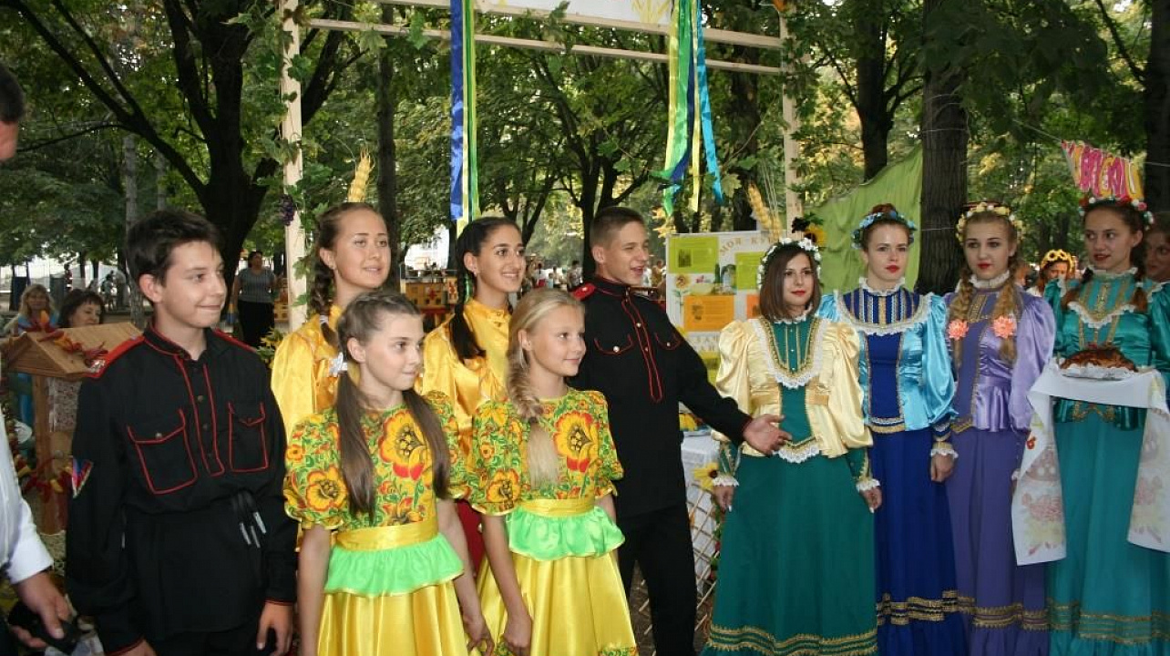 В сквере Фестивальном ко Дню города открыли отреставрированный фонтан