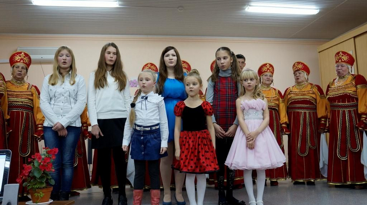 В Прикубанском округе многодетных матерей поздравили с Днем матери