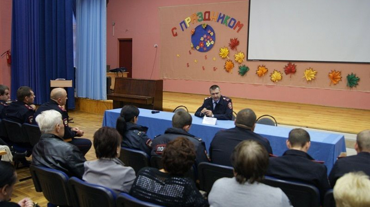 В Юбилейном микрорайоне состоялась встреча жителей с представителями отдела полиции