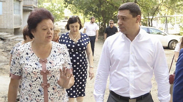 По ул. Новороссийской в Краснодаре благоустраивают 4,5 га дворовых территорий