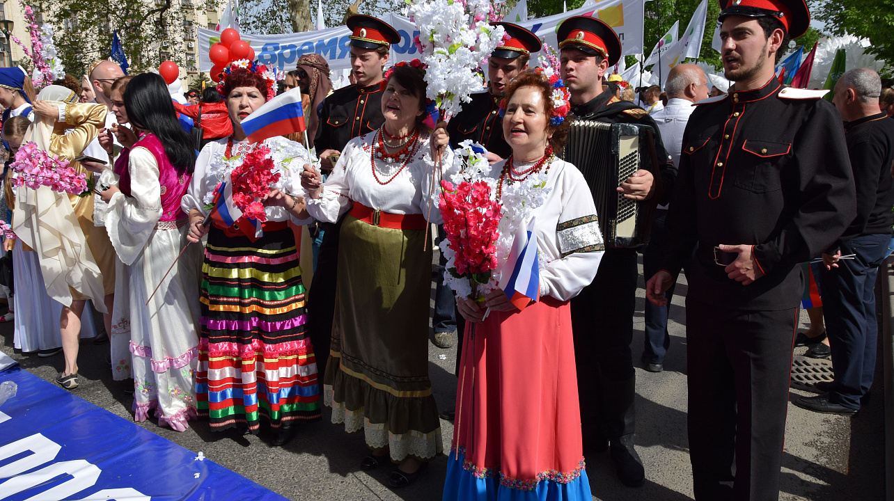В праздничном шествии, посвящённом Дню Весны и Труда, приняли участие представители национально-куль (4).JPG