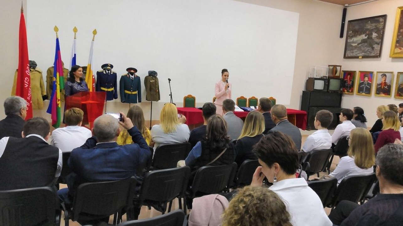 14-летним гражданам Западного округа торжественно вручили паспорта