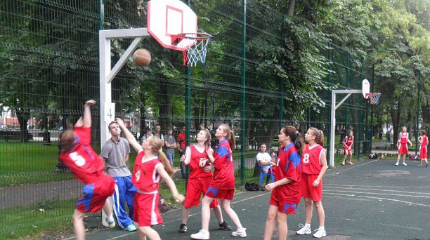 Команды Центрального округа заняли призовые места в городских соревнованиях по уличному баскетболу
