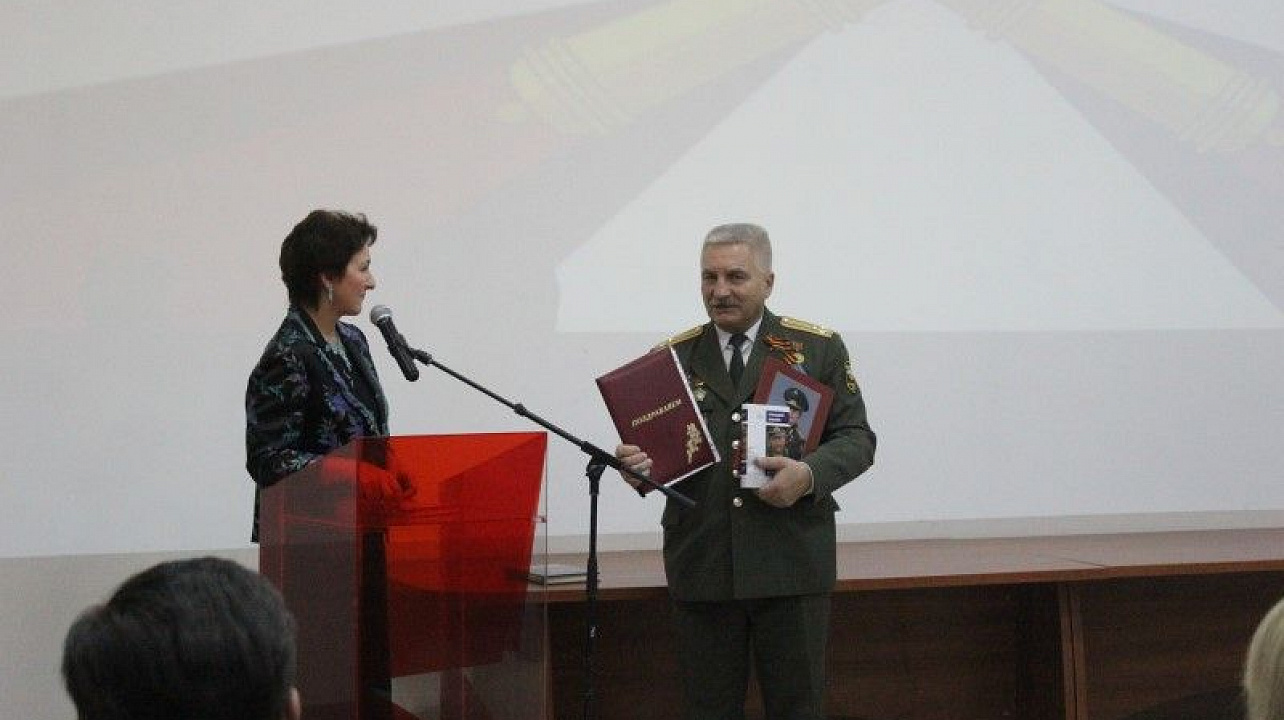 Ветераны ракетных войск и авиации принимают поздравления (2).JPG