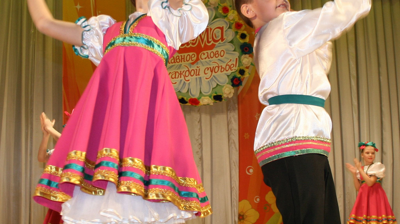 Творческие коллективы Прикубанского округа дали большой концерт в честь Дня матери