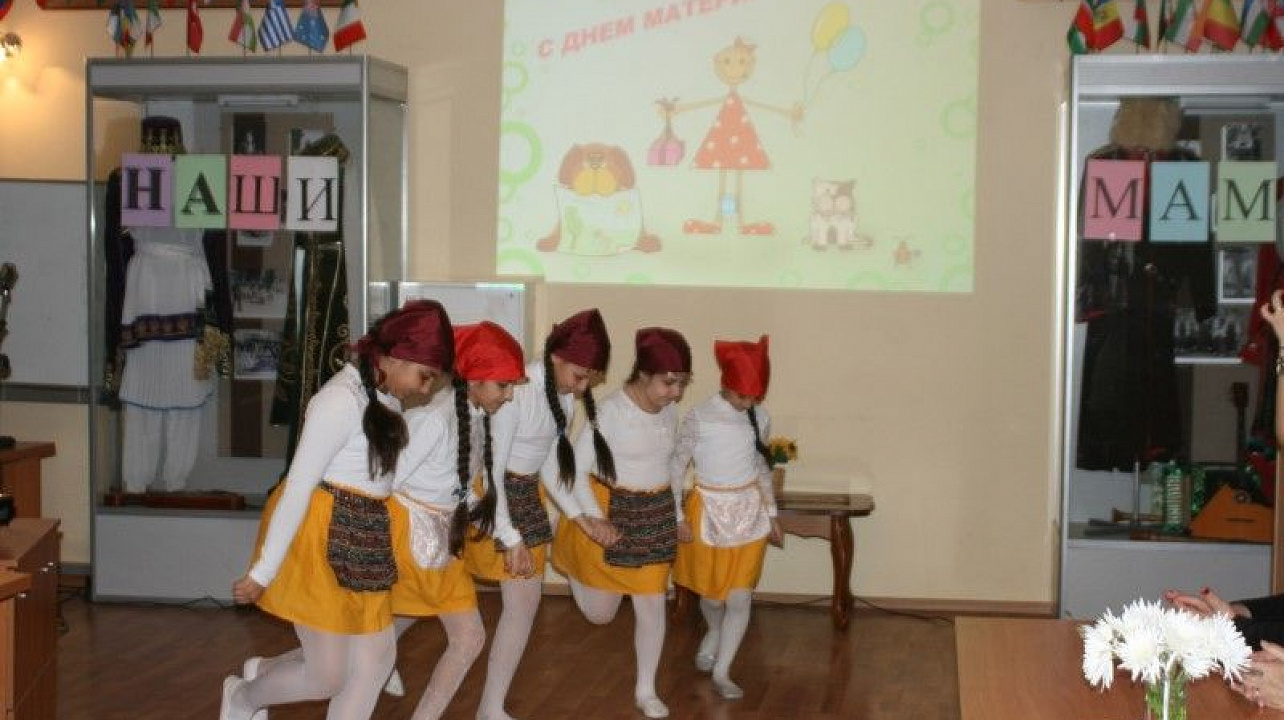 Представители национально-культурных объединений приняли участие в заседании «круглого стола», посвящённого Дню матери.JPG