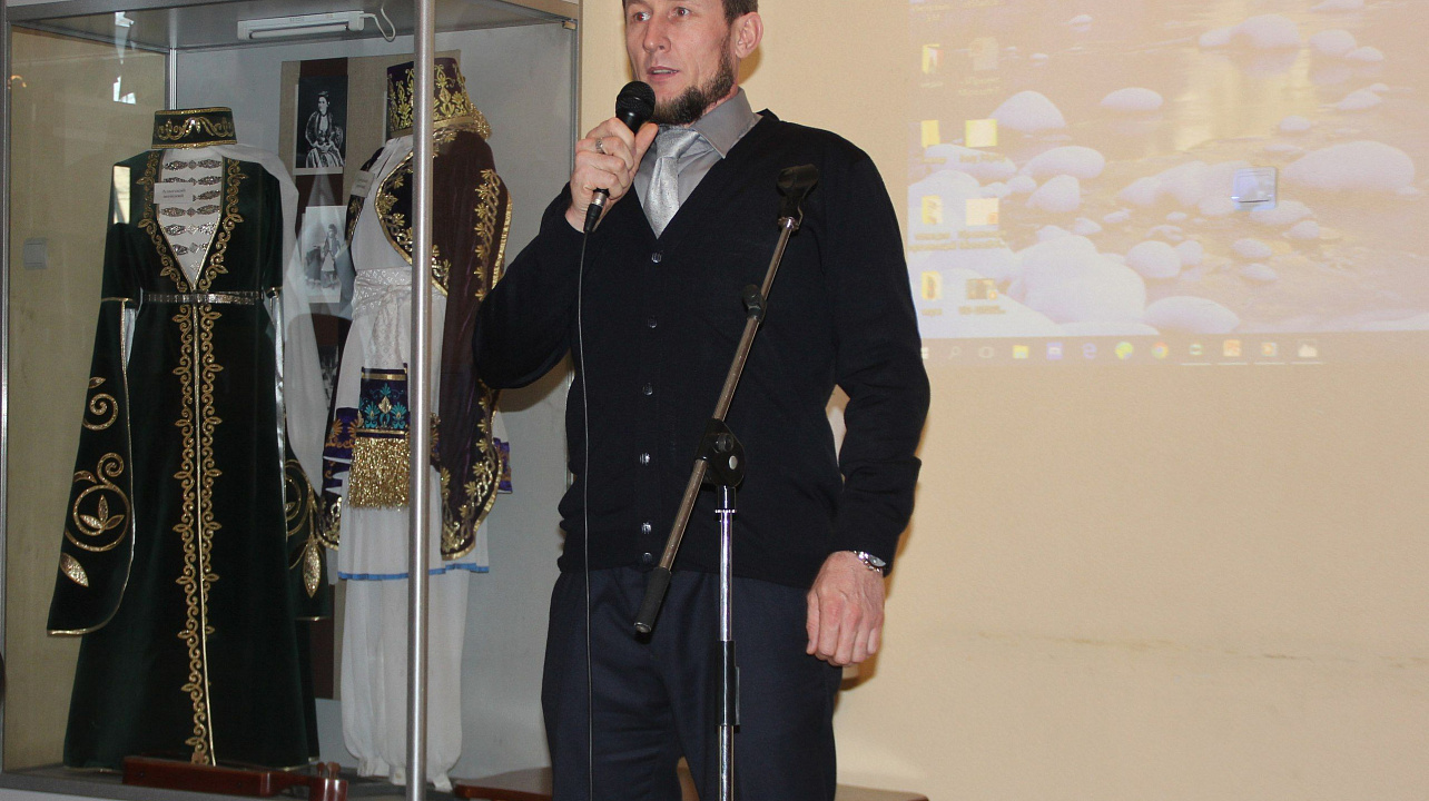 Активисты татарской общины организовали и провели вечер поэзии (4).jpg