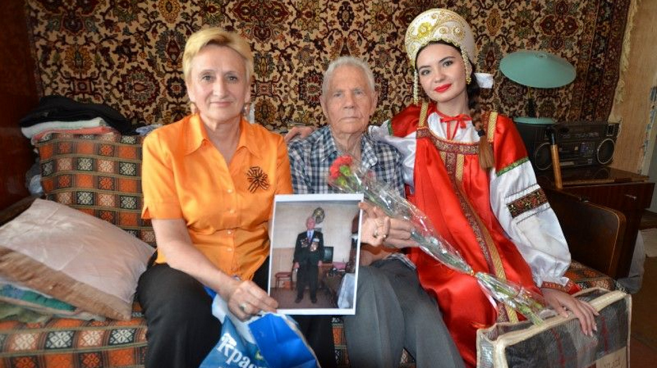 Молодёжь национально-культурных объединений – ветеранам Великой Отечественной войны (8).JPG