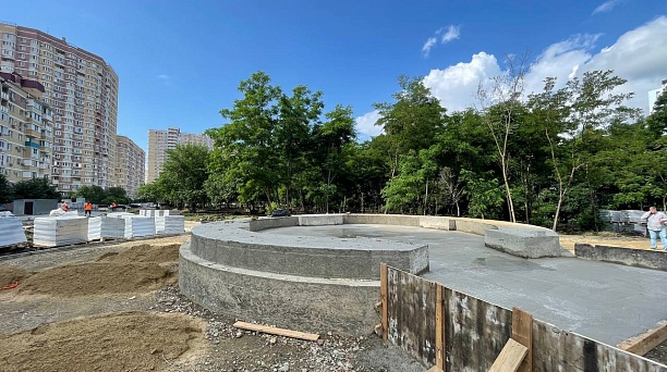 На Николаевском бульваре идет обустройство пешеходных дорожек