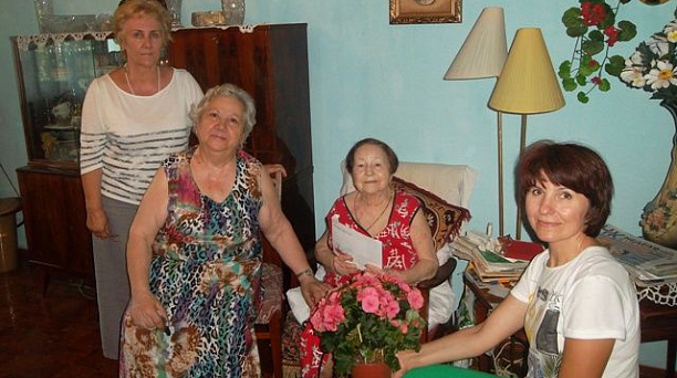 90-летний юбилей отметила жительница Гагаринского микрорайона Роза Анатольевна Власова
