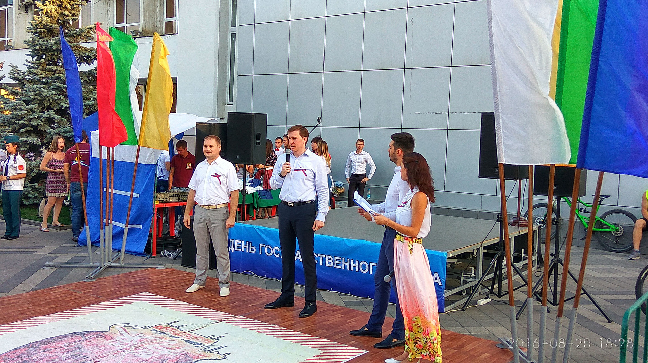 14-летним гражданам Западного округа торжественно вручили паспорта