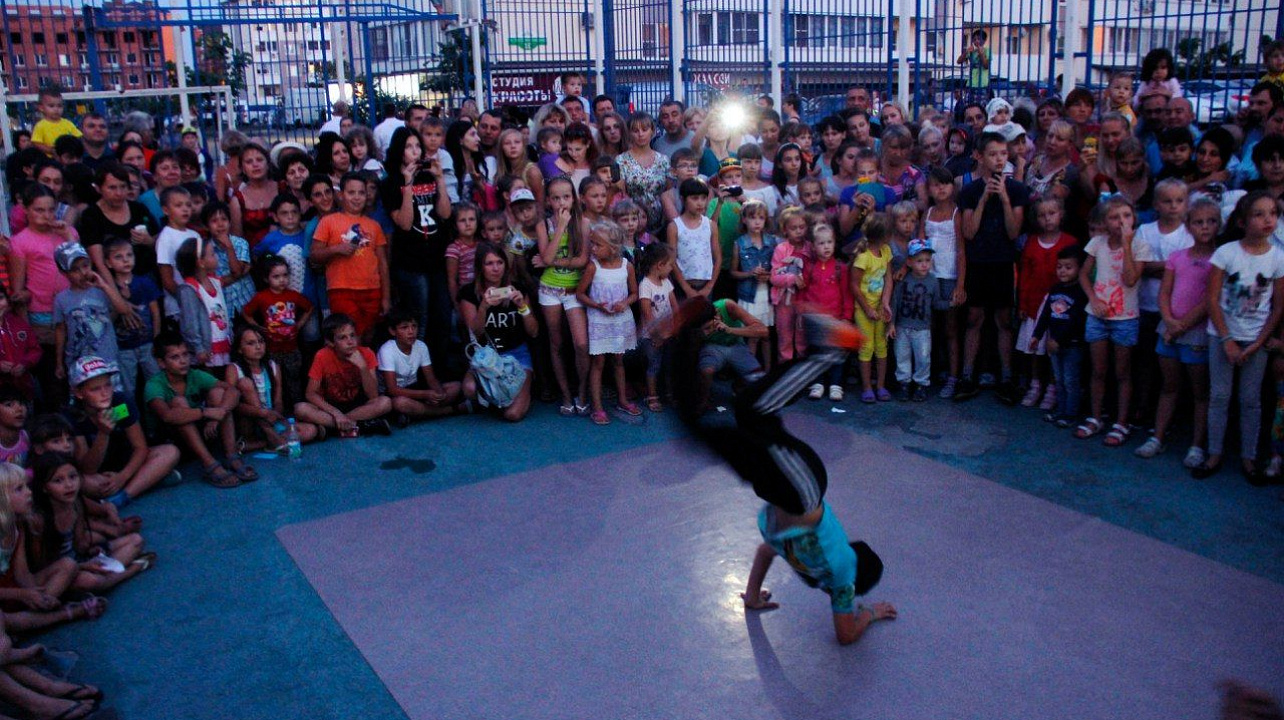 Акция «Кино нашего двора» состоялась в микрорайоне Молодежном