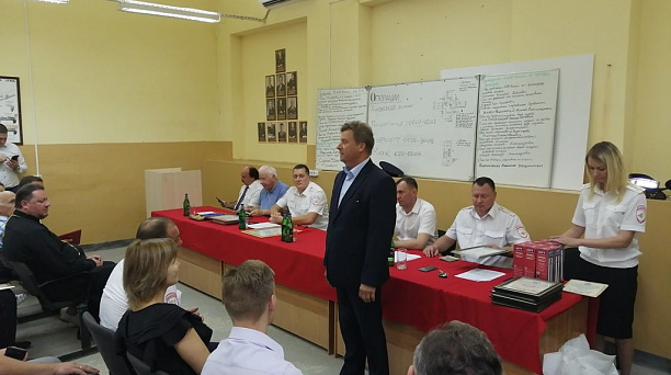 Инспекторы ДПС Западного округа  принимают поздравления с профессиональным праздником