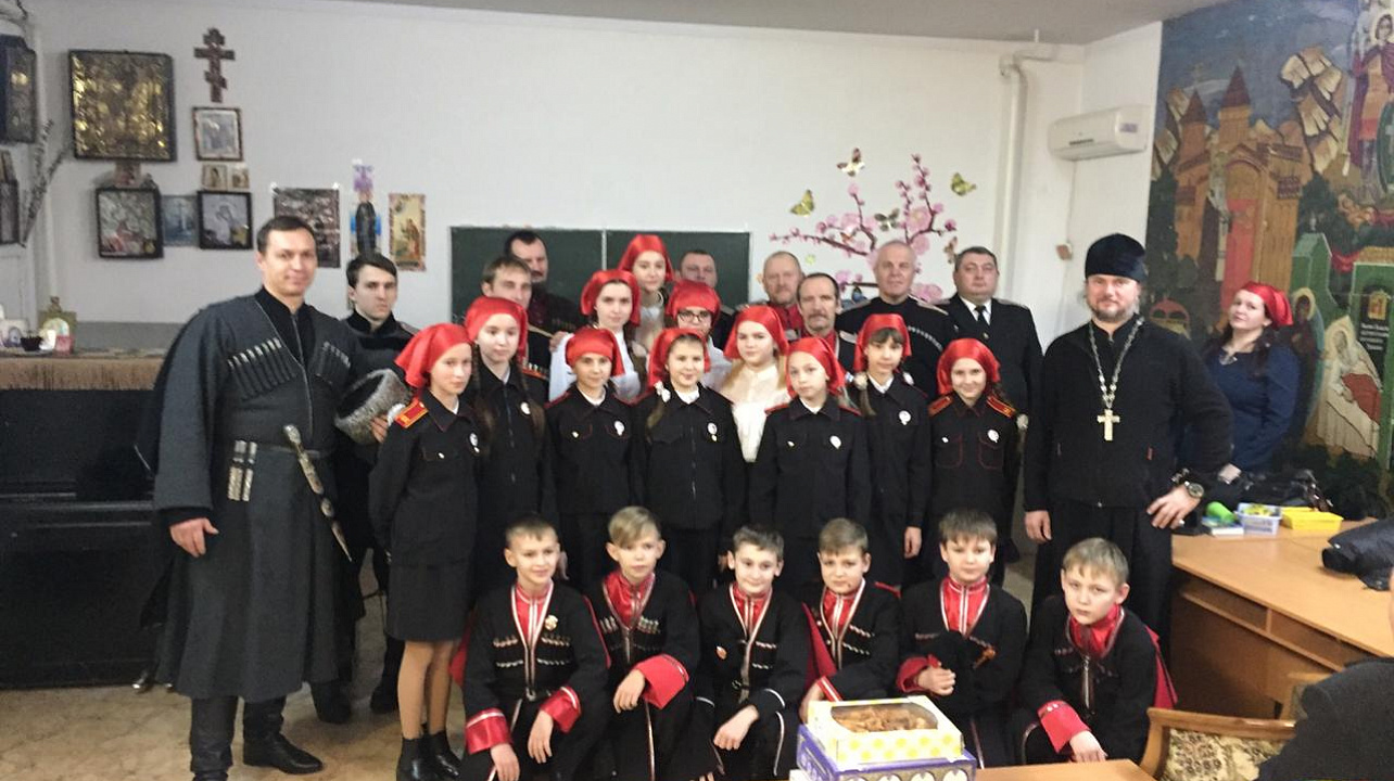 Ученики школы № 60 приняли участие в казачьем сходе