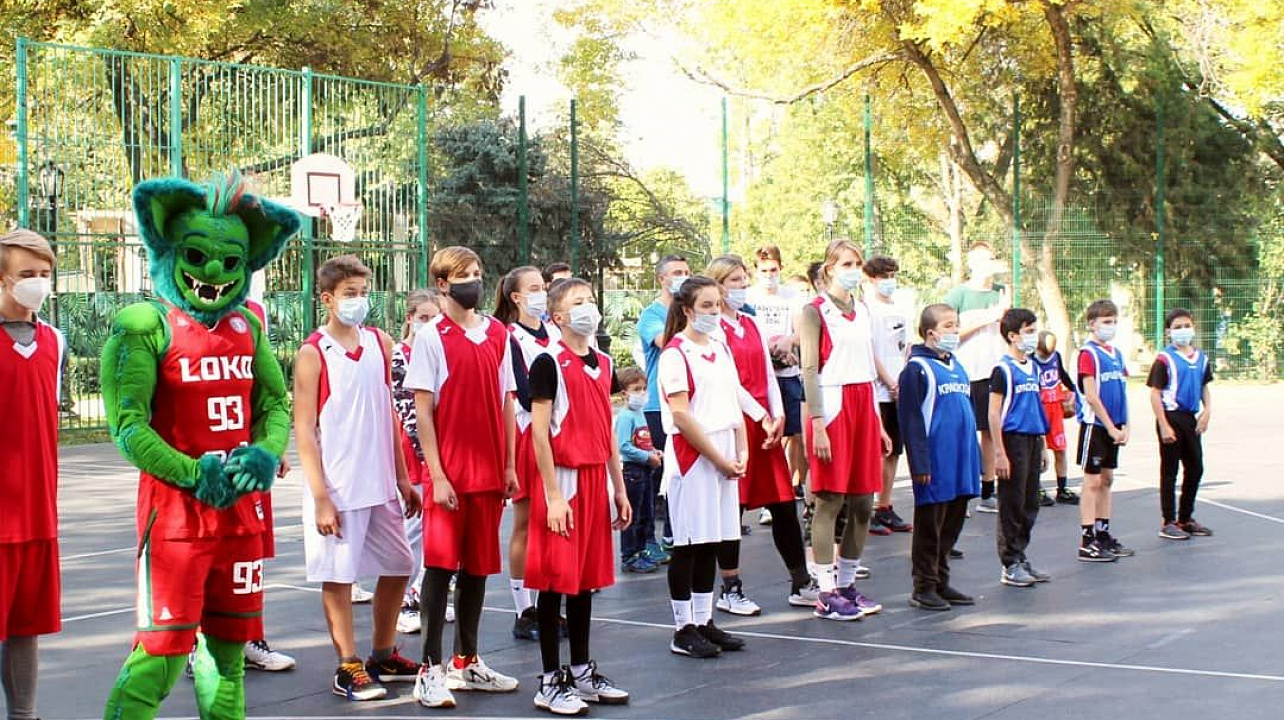 В Западном округе провели мастер-класс по баскетболу в рамках акции Спортсмены нашего двора_.jpg