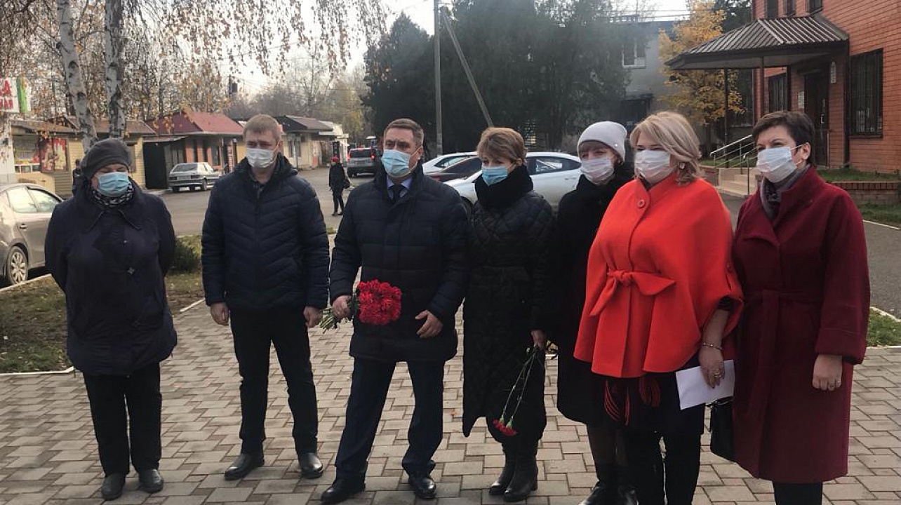 Сегодня в станице Елизаветинской состоялся митинг ко Дню Неизвестного Солдата