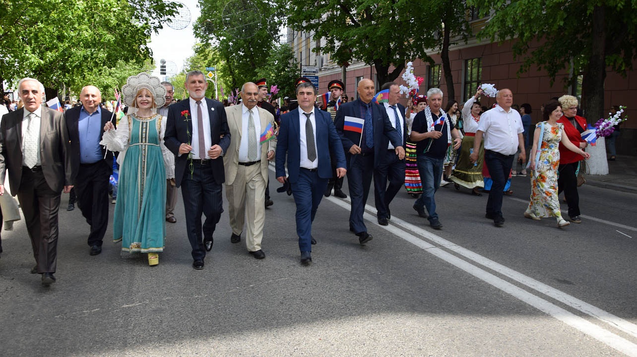 В праздничном шествии, посвящённом Дню Весны и Труда, приняли участие представители национально-куль (8).JPG