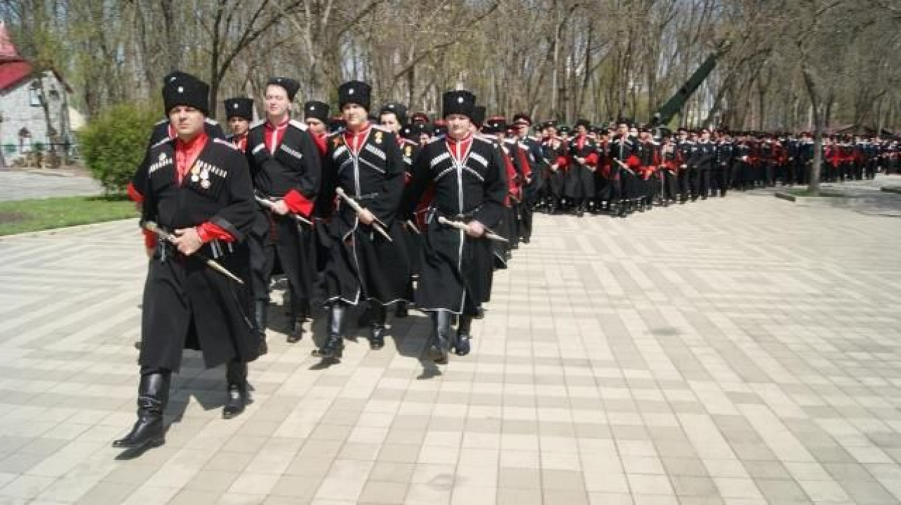 В Краснодаре прошёл строевой смотр казаков-дружинников